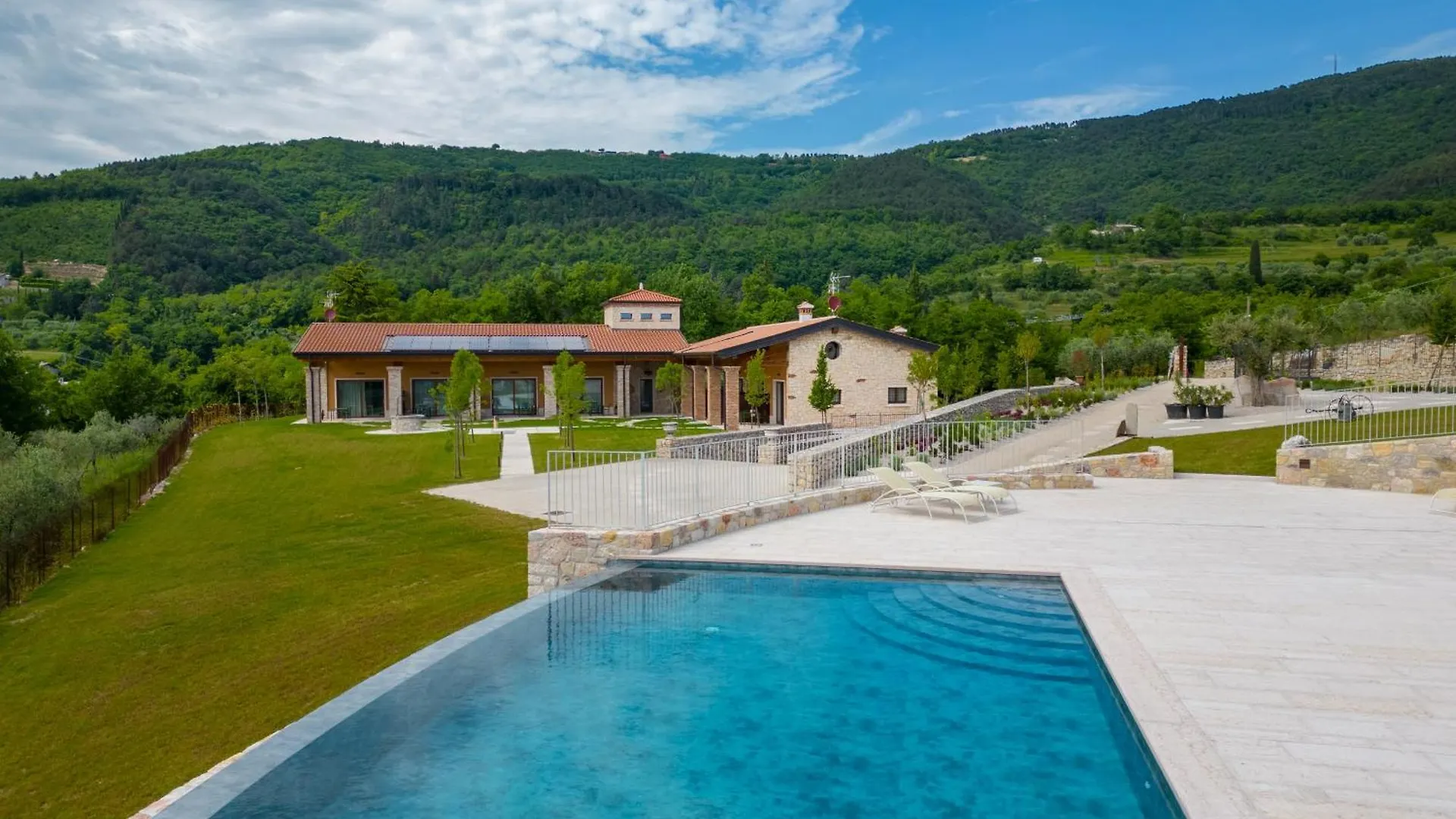 L'Oro Di Pizzon - Exklusive Holiday Apartments Lake Garda Costermano