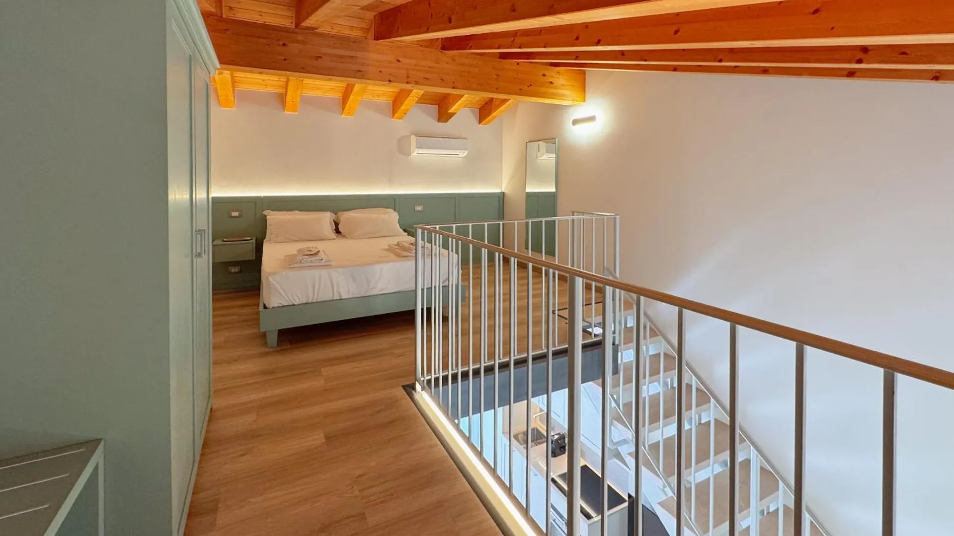 Lägenhetshotell L'Oro Di Pizzon - Exklusive Holiday Apartments Lake Garda Costermano