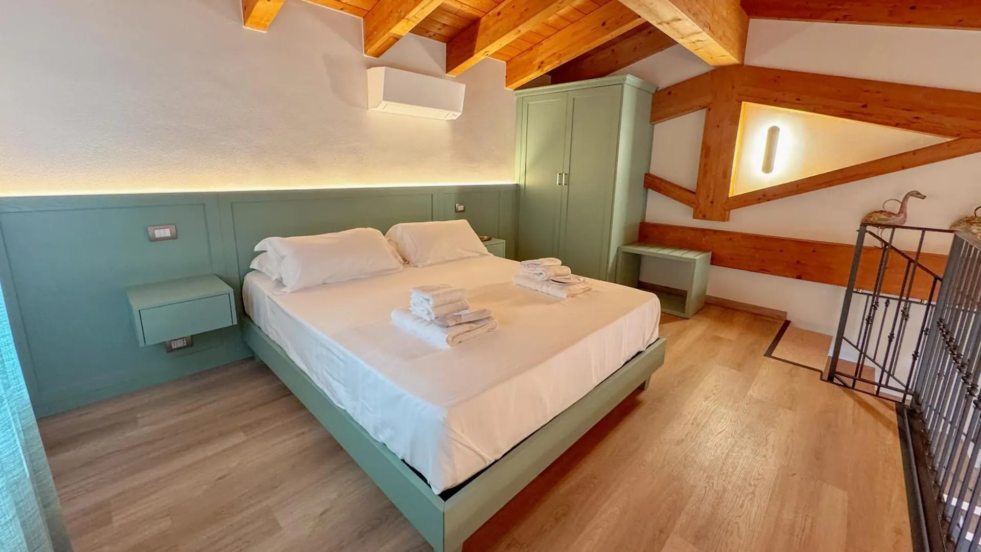 L'Oro Di Pizzon - Exklusive Holiday Apartments Lake Garda Costermano Lägenhetshotell