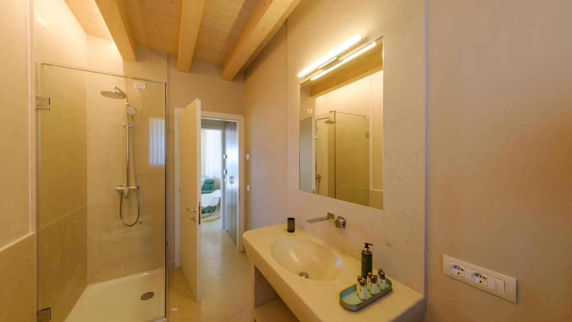 Lägenhetshotell L'Oro Di Pizzon - Exklusive Holiday Apartments Lake Garda Costermano