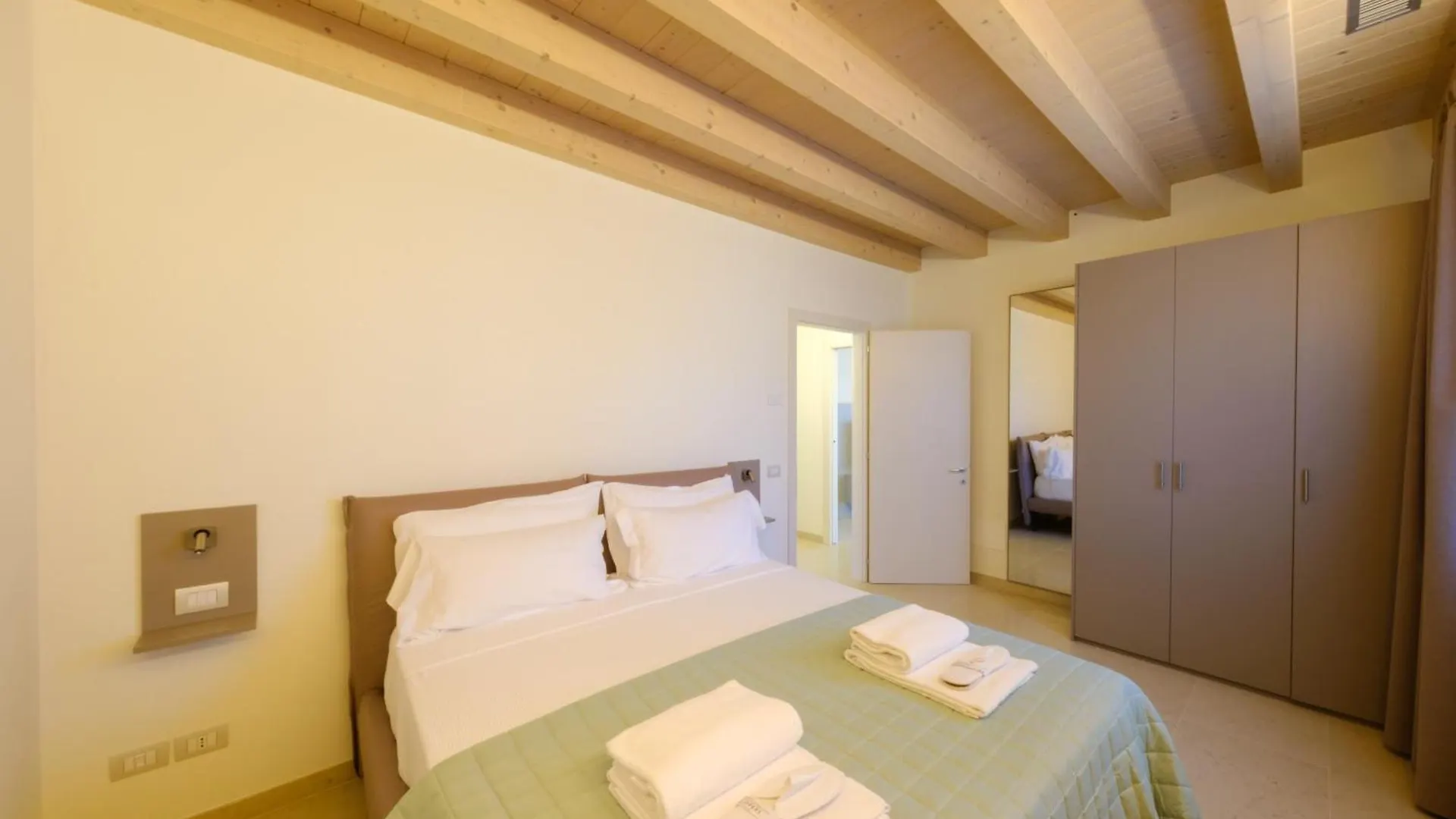 L'Oro Di Pizzon - Exklusive Holiday Apartments Lake Garda Costermano Italien