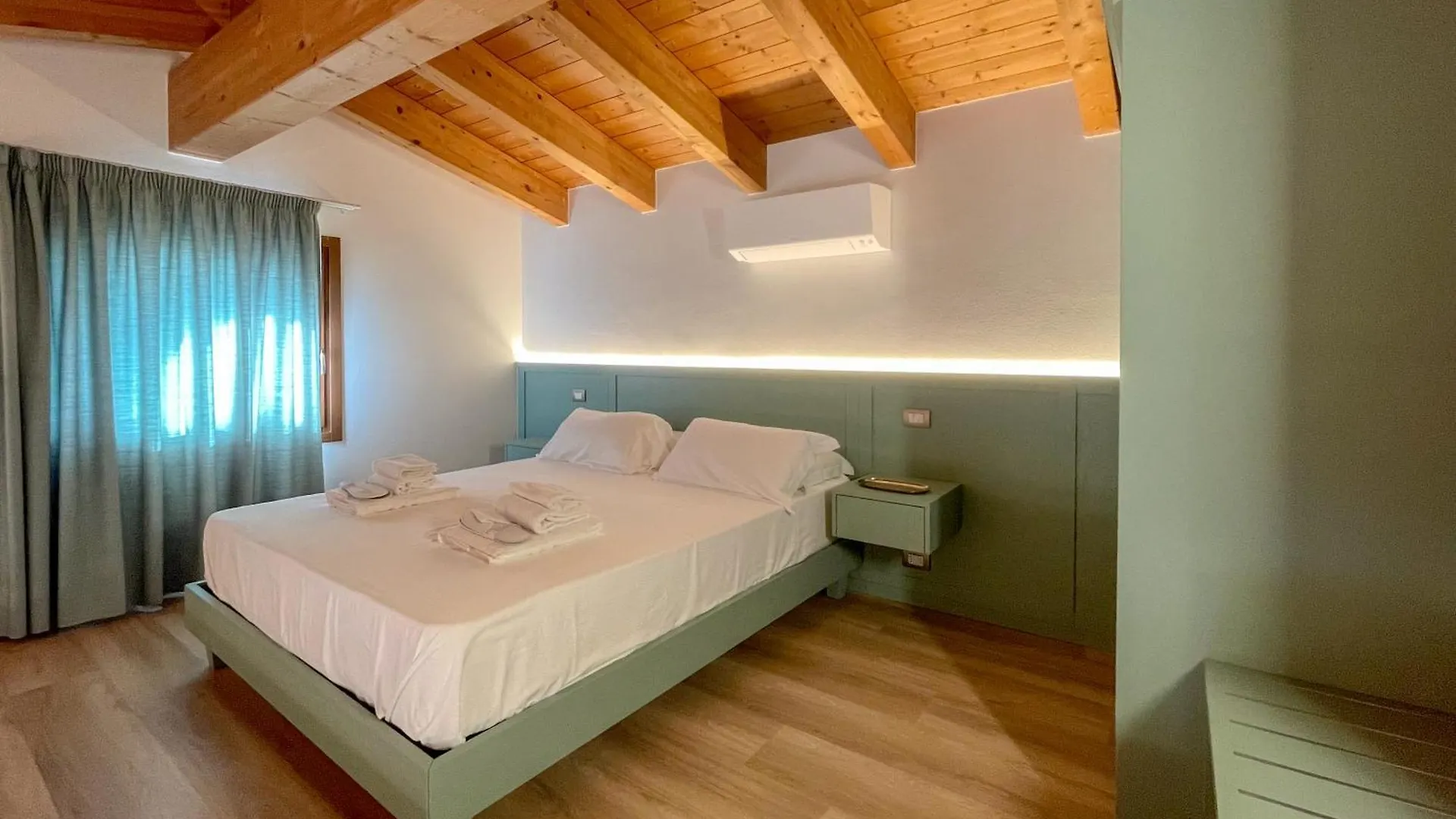 L'Oro Di Pizzon - Exklusive Holiday Apartments Lake Garda Costermano 0*,  Ιταλία